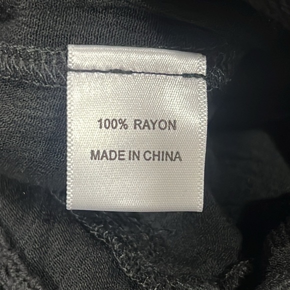 Kendall & Kylie Romper XS Black Floral Embroidered Crochet Trim Deep V-neck Boho - Picture 8 of 8